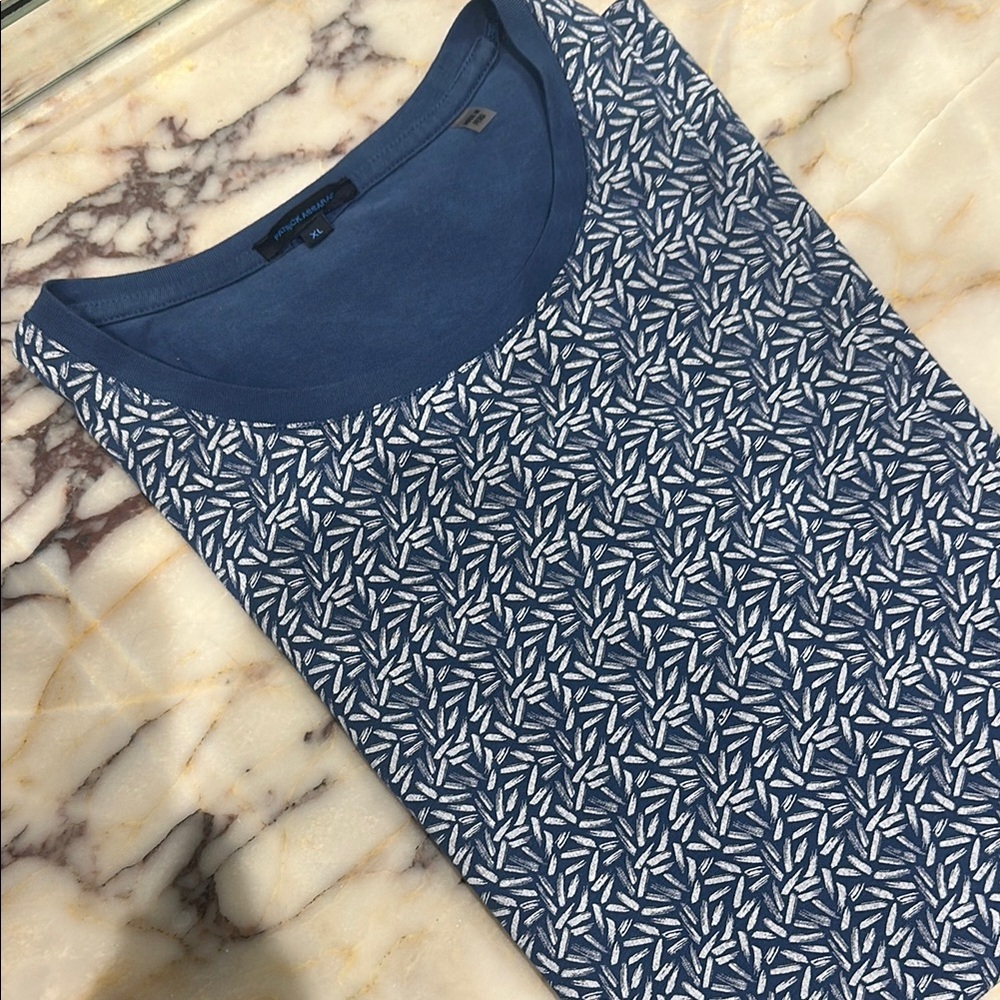 Blue and White Scoop Neck Sleeveless Tank Top